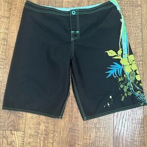 Vintage Y2K Roxy/Quicksilver Blue and White Board Shorts